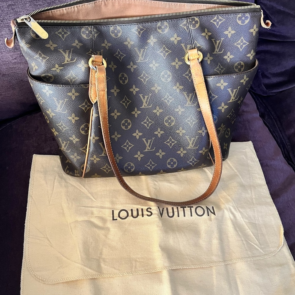 ❌sold❌Louis Vuitton Totally MM